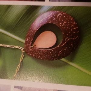 Raindrop coconut shell pendant necklace